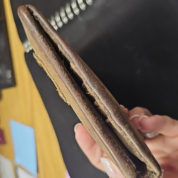 Baroness Magnetic Wallet - Picture 11 of 13